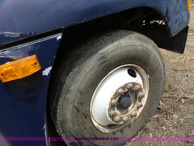 image for item L6227 1992 Freightliner FLD semi truck