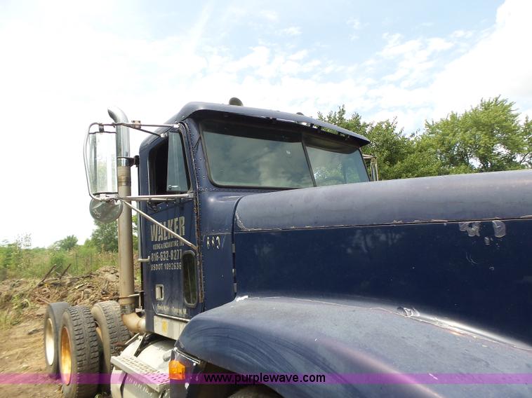 image for item L6227 1992 Freightliner FLD semi truck