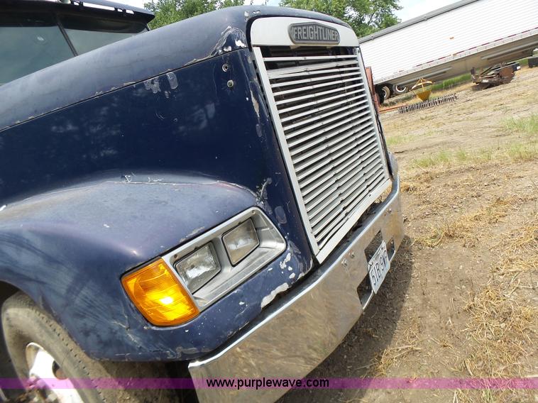 image for item L6227 1992 Freightliner FLD semi truck