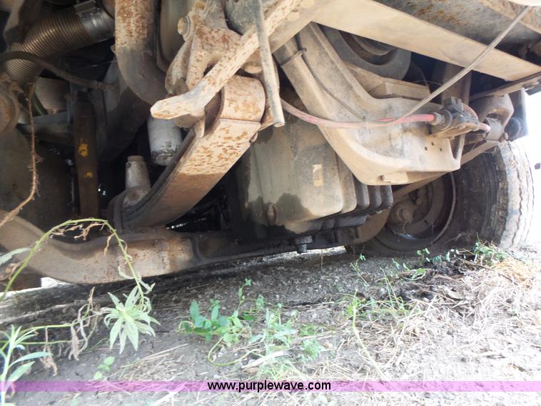 image for item L6227 1992 Freightliner FLD semi truck