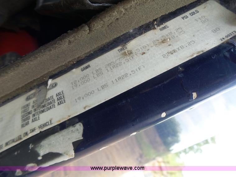 image for item L6227 1992 Freightliner FLD semi truck