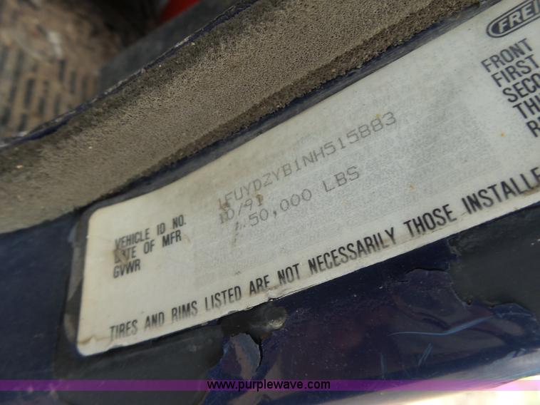 image for item L6227 1992 Freightliner FLD semi truck