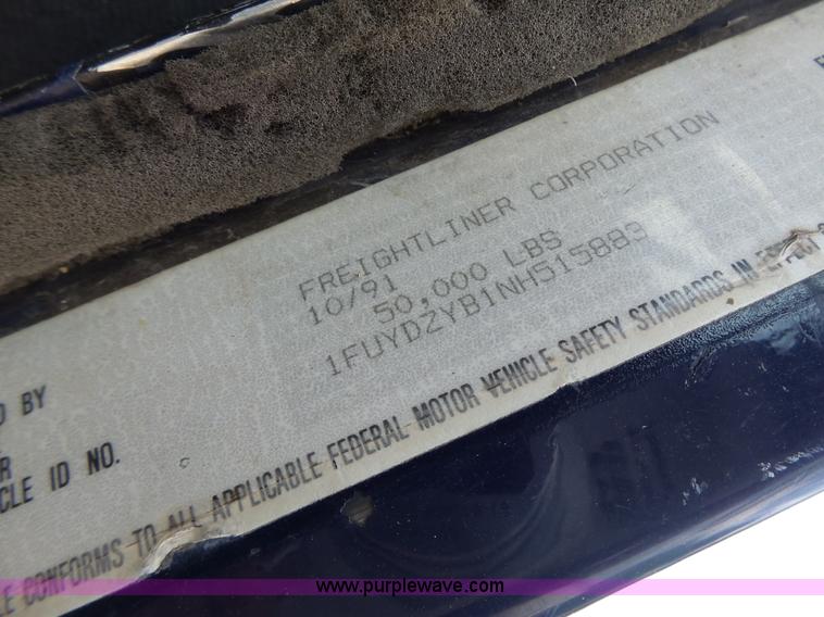 image for item L6227 1992 Freightliner FLD semi truck