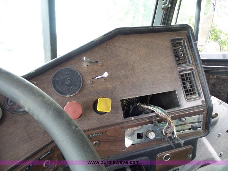 image for item L6227 1992 Freightliner FLD semi truck