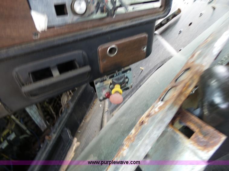 image for item L6227 1992 Freightliner FLD semi truck