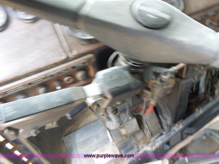 image for item L6227 1992 Freightliner FLD semi truck