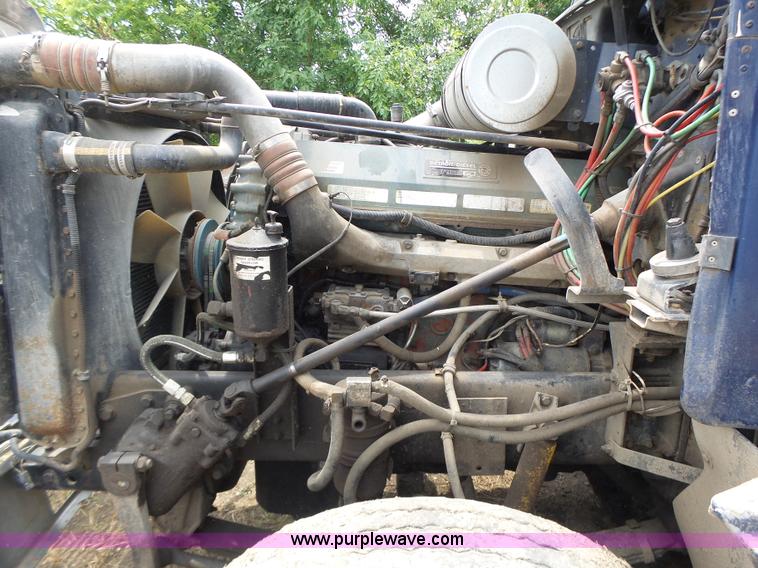 image for item L6227 1992 Freightliner FLD semi truck