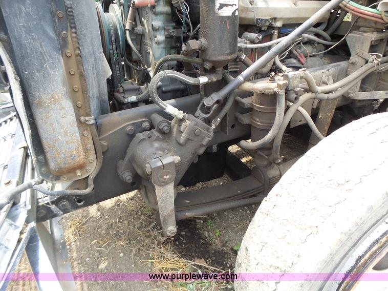 image for item L6227 1992 Freightliner FLD semi truck