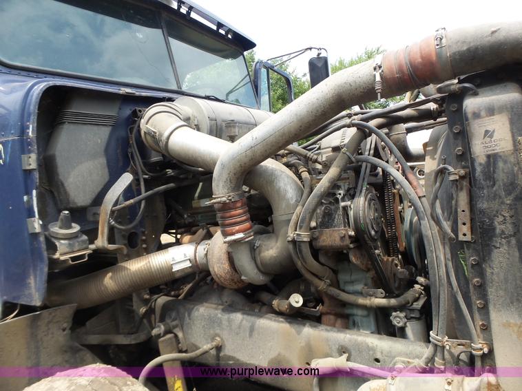 image for item L6227 1992 Freightliner FLD semi truck