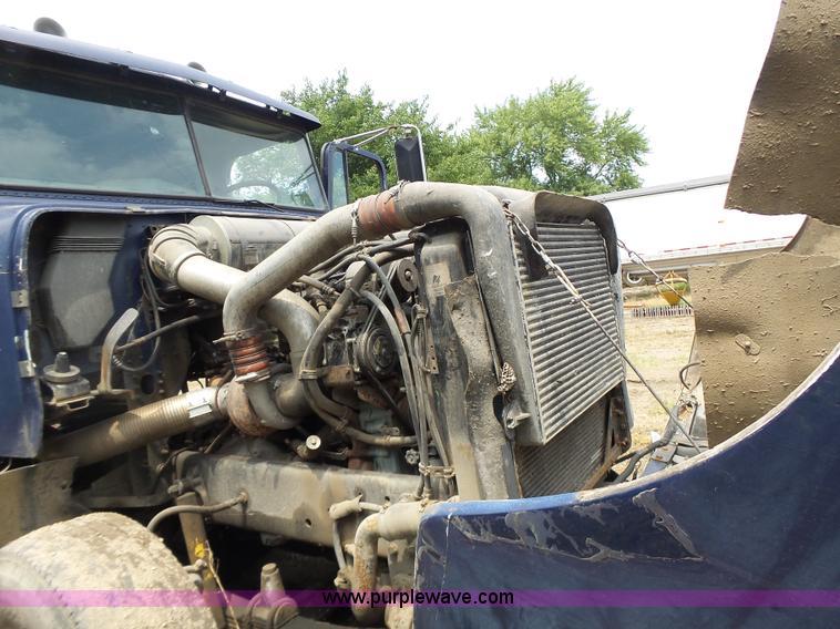 image for item L6227 1992 Freightliner FLD semi truck