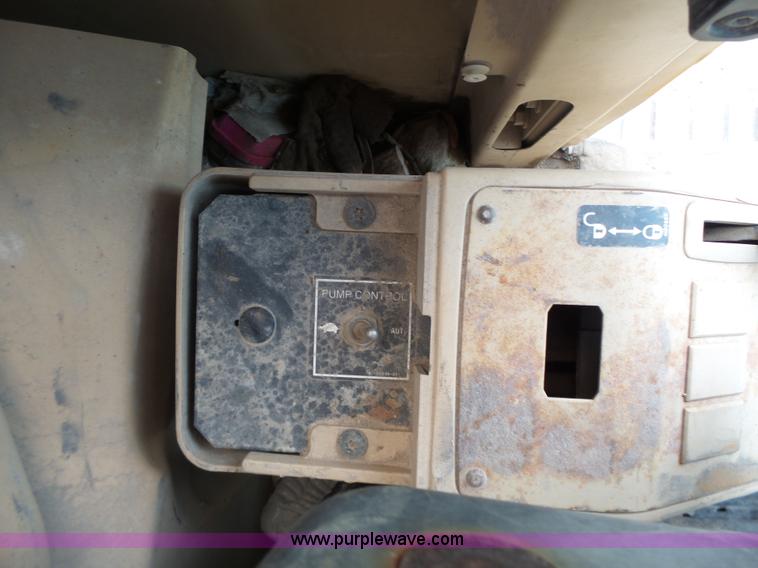 image for item L6228 1994 Caterpillar 320L excavator