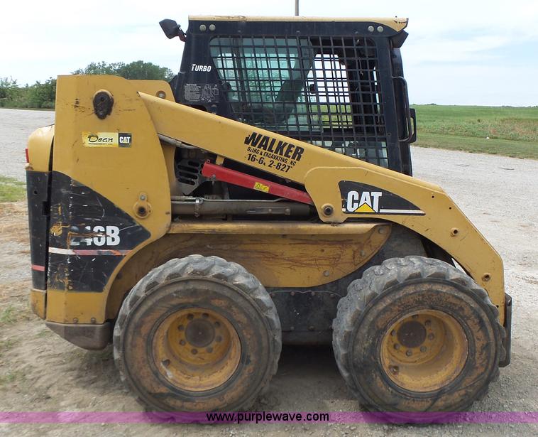 image for item L6229 2005 Caterpillar 246B skid steer