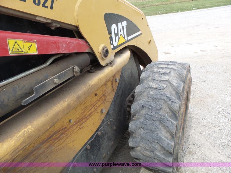 image for item L6229 2005 Caterpillar 246B skid steer