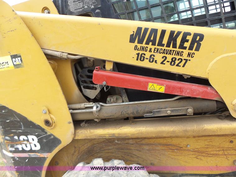 image for item L6229 2005 Caterpillar 246B skid steer