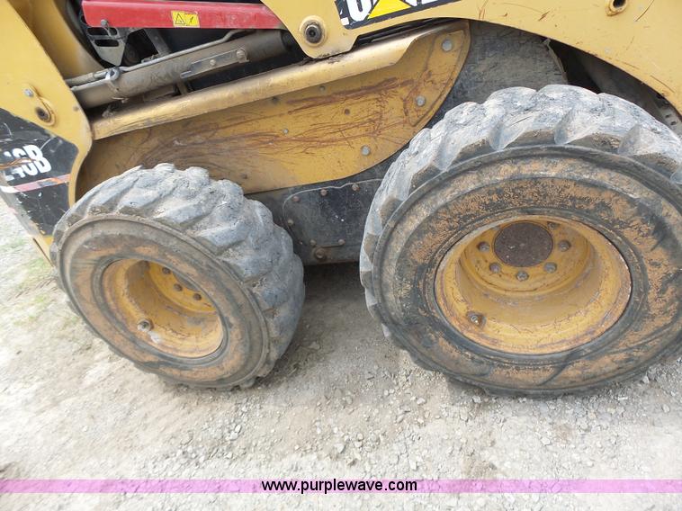 image for item L6229 2005 Caterpillar 246B skid steer