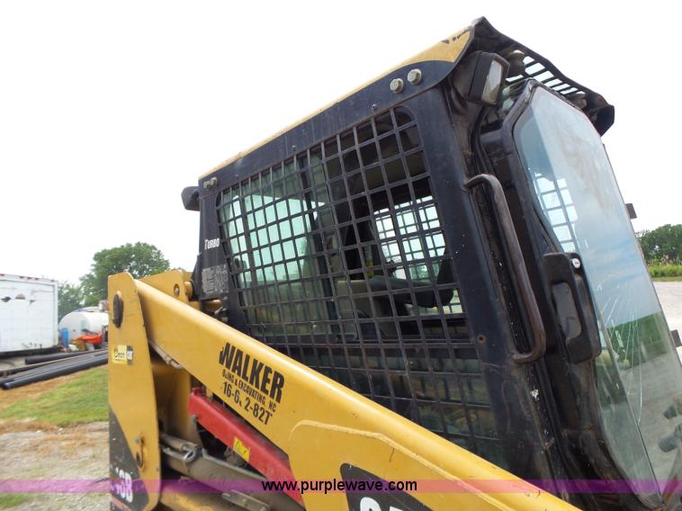 image for item L6229 2005 Caterpillar 246B skid steer