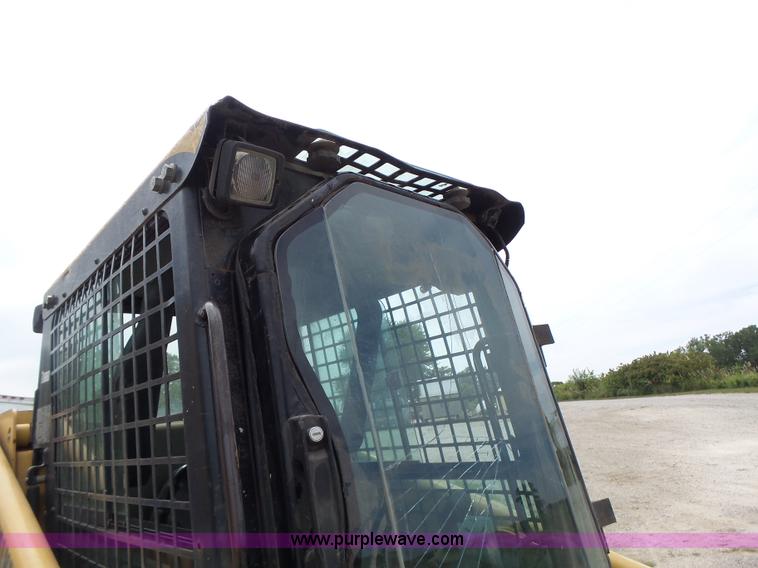 image for item L6229 2005 Caterpillar 246B skid steer