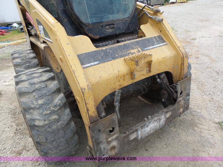 image for item L6229 2005 Caterpillar 246B skid steer