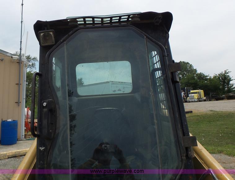 image for item L6229 2005 Caterpillar 246B skid steer