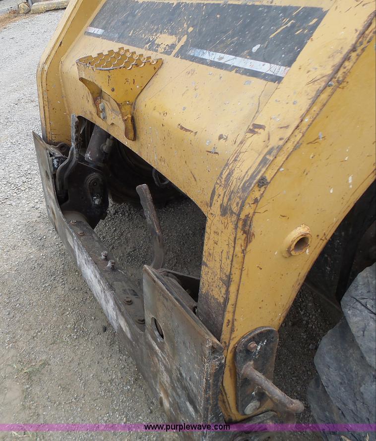 image for item L6229 2005 Caterpillar 246B skid steer