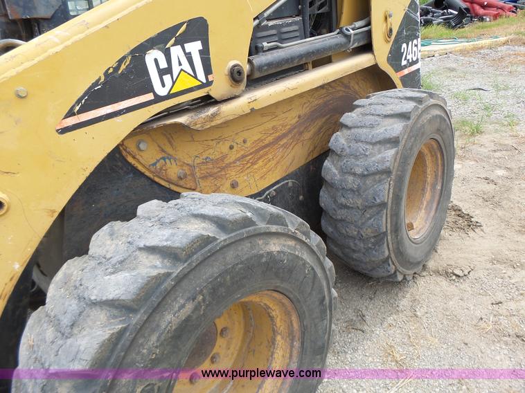 image for item L6229 2005 Caterpillar 246B skid steer