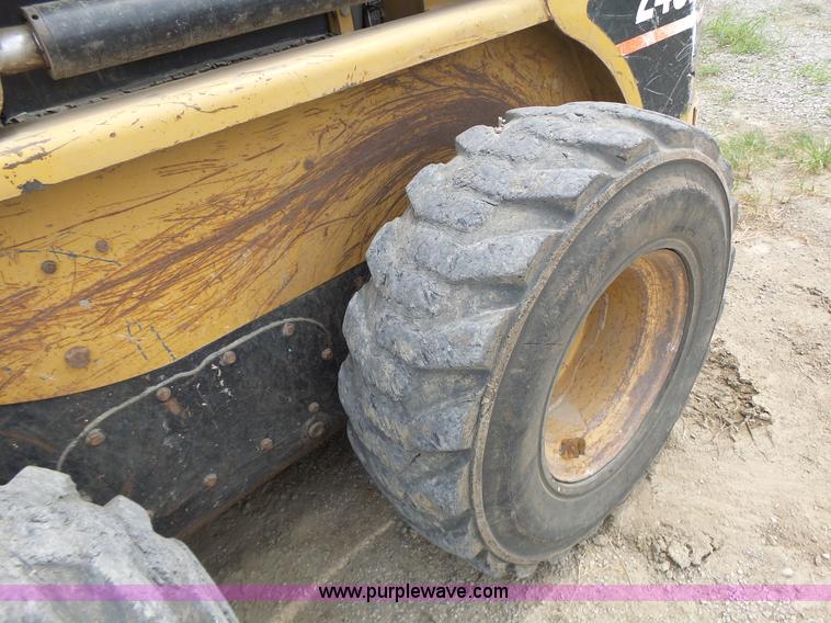image for item L6229 2005 Caterpillar 246B skid steer