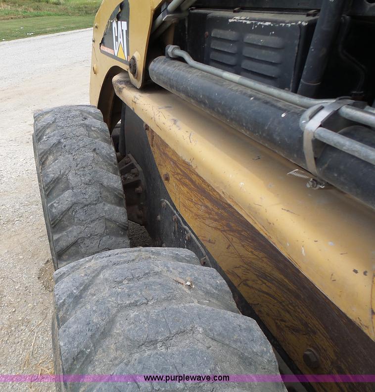 image for item L6229 2005 Caterpillar 246B skid steer