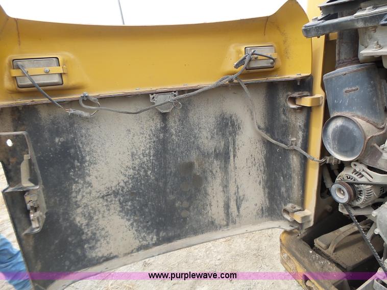 image for item L6229 2005 Caterpillar 246B skid steer