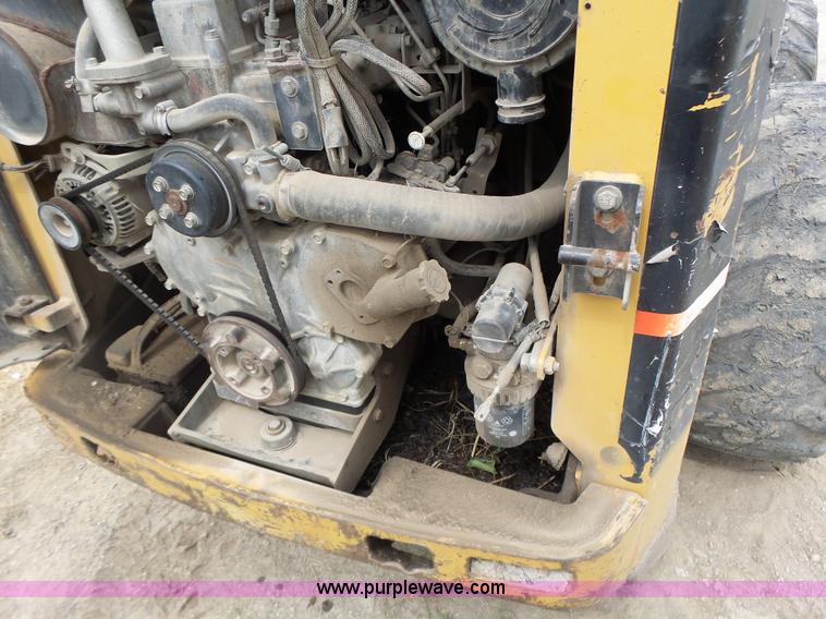 image for item L6229 2005 Caterpillar 246B skid steer