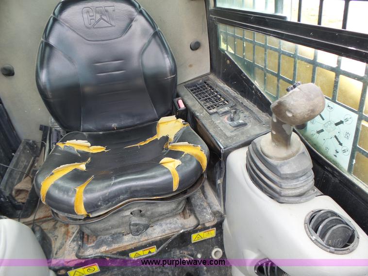 image for item L6229 2005 Caterpillar 246B skid steer