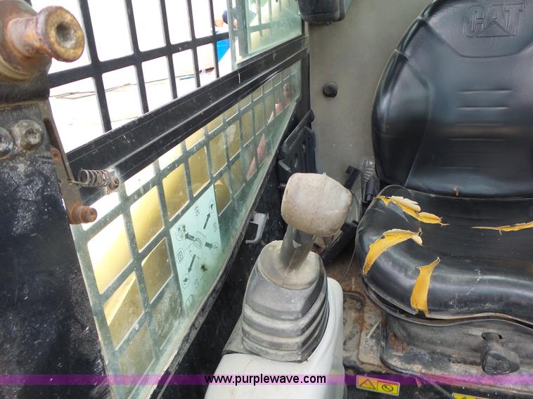 image for item L6229 2005 Caterpillar 246B skid steer