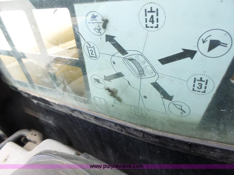 image for item L6229 2005 Caterpillar 246B skid steer