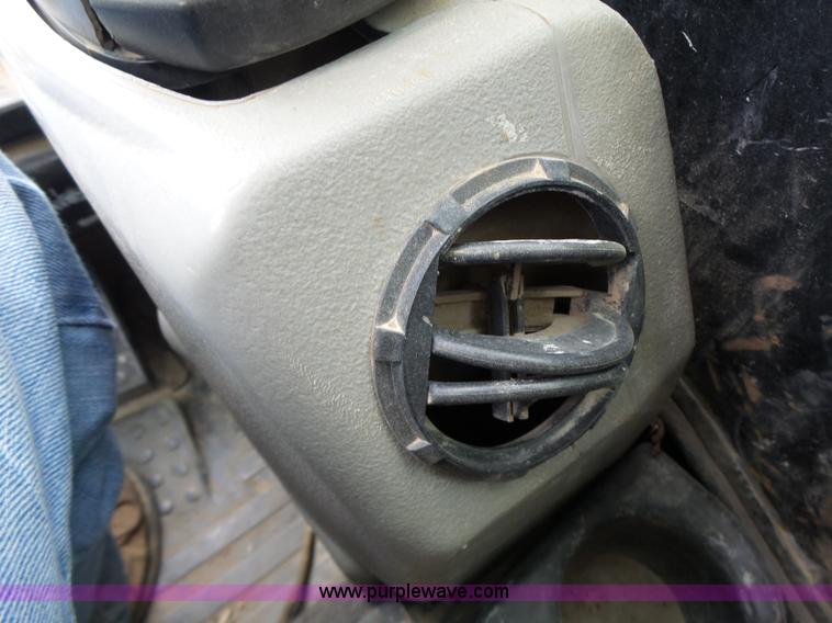 image for item L6229 2005 Caterpillar 246B skid steer