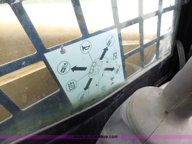 image for item L6229 2005 Caterpillar 246B skid steer