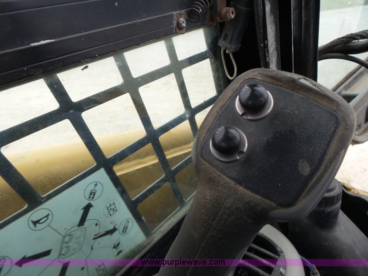 image for item L6229 2005 Caterpillar 246B skid steer