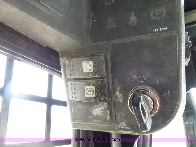 image for item L6229 2005 Caterpillar 246B skid steer