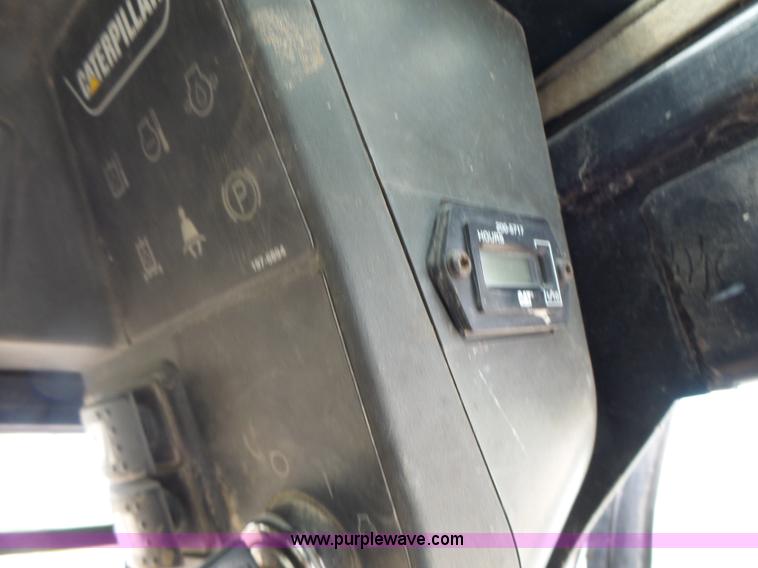 image for item L6229 2005 Caterpillar 246B skid steer