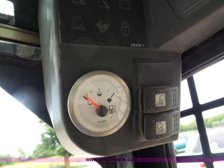 image for item L6229 2005 Caterpillar 246B skid steer