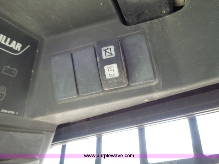 image for item L6229 2005 Caterpillar 246B skid steer