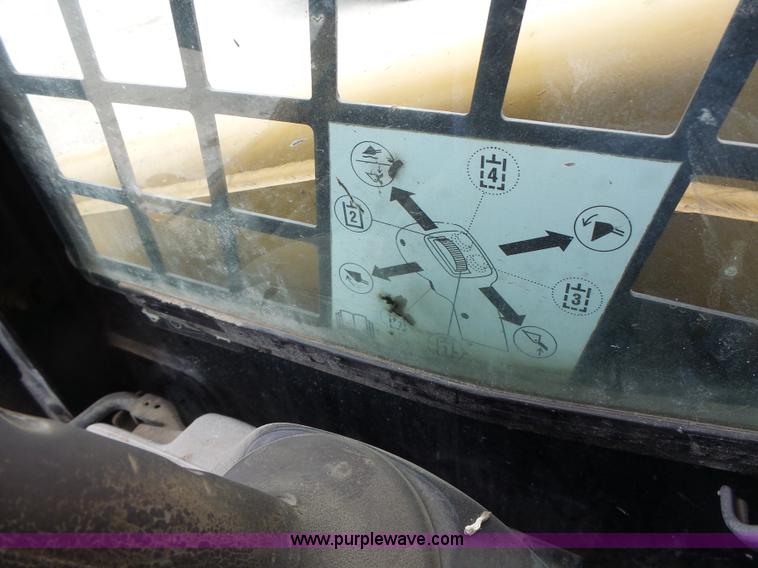 image for item L6229 2005 Caterpillar 246B skid steer