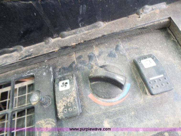 image for item L6229 2005 Caterpillar 246B skid steer