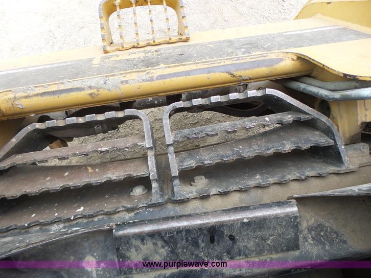 image for item L6229 2005 Caterpillar 246B skid steer