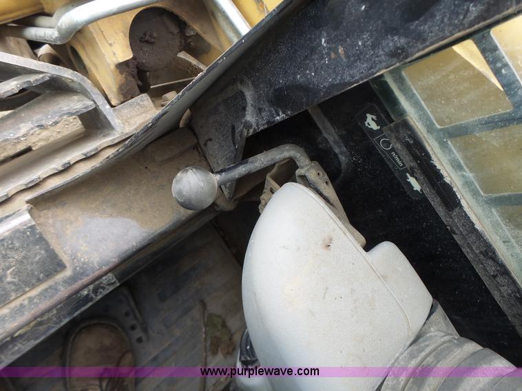 image for item L6229 2005 Caterpillar 246B skid steer