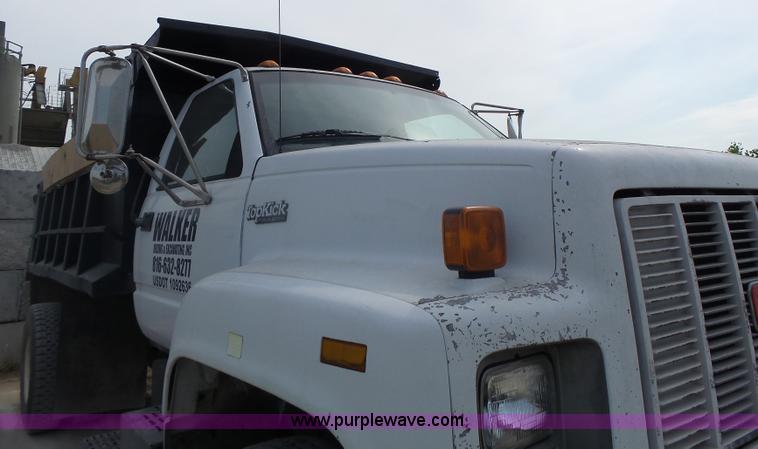 image for item L6236 1994 GMC TopKick dump truck