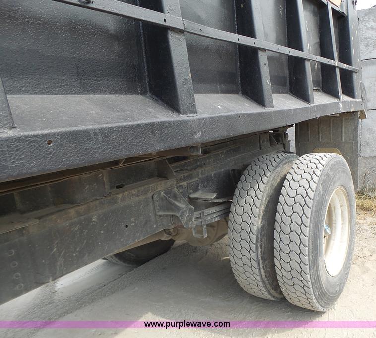 image for item L6236 1994 GMC TopKick dump truck