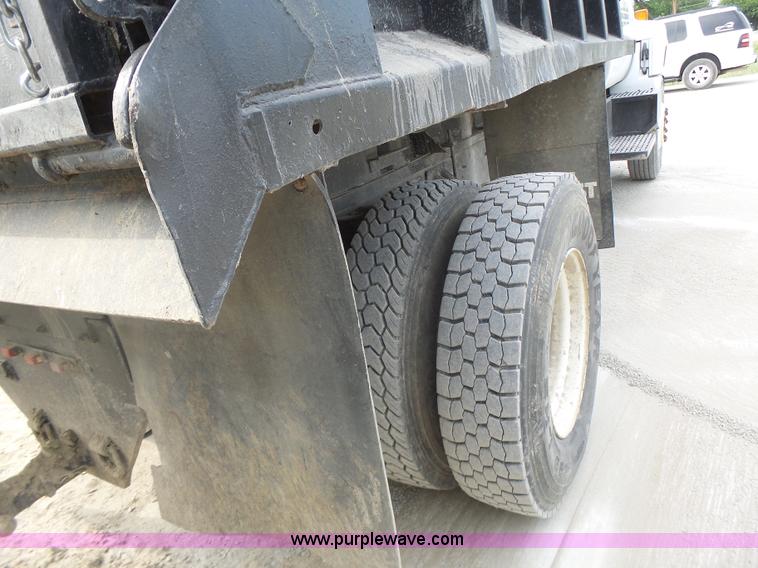 image for item L6236 1994 GMC TopKick dump truck