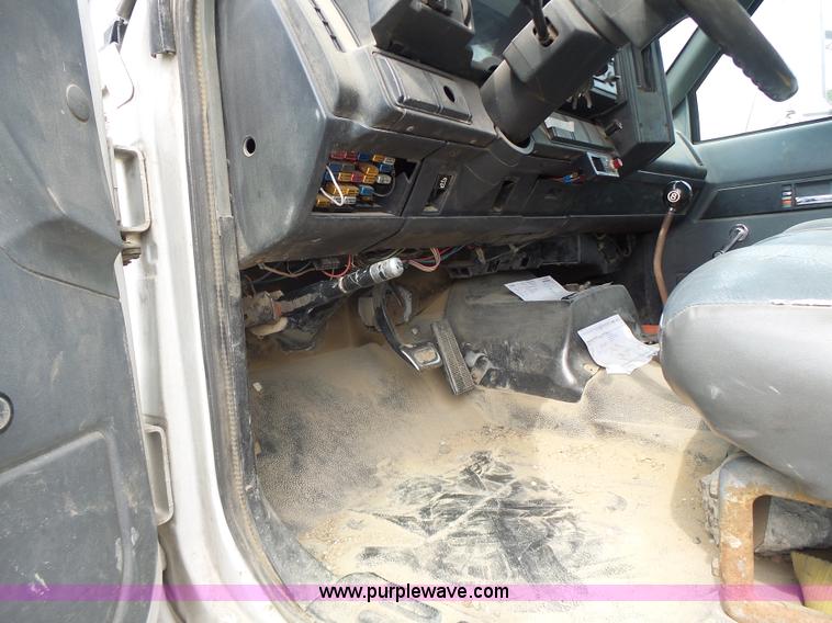 image for item L6236 1994 GMC TopKick dump truck