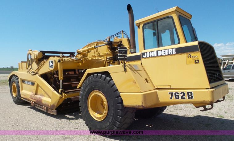 image for item L6839 1995 John Deere 762B elevating scraper