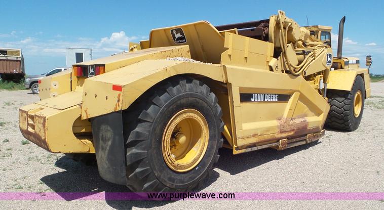 image for item L6839 1995 John Deere 762B elevating scraper