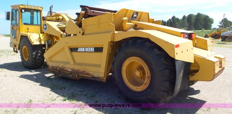 image for item L6839 1995 John Deere 762B elevating scraper